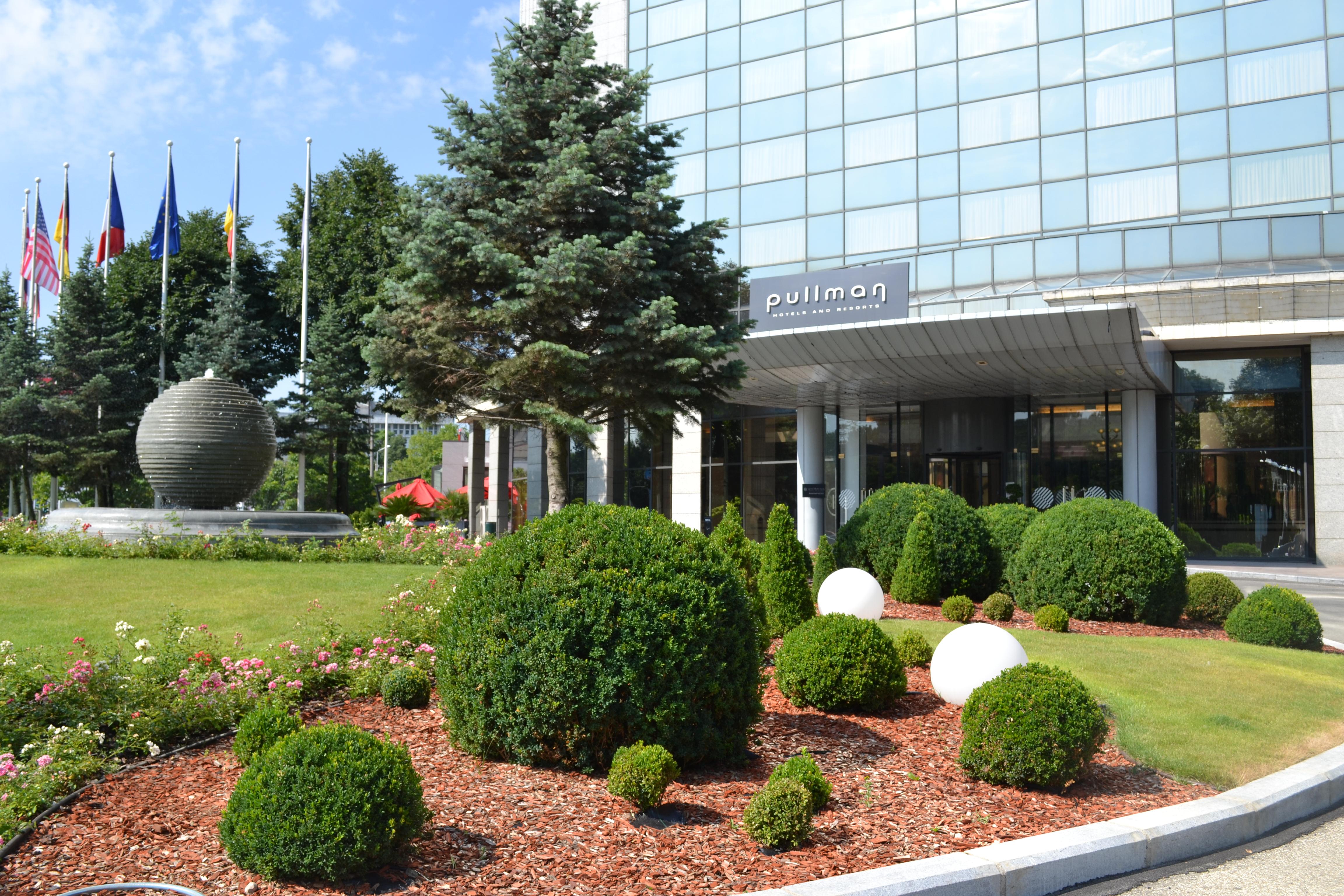 Pullman Bucharest World Trade Center Bucareste Exterior foto
