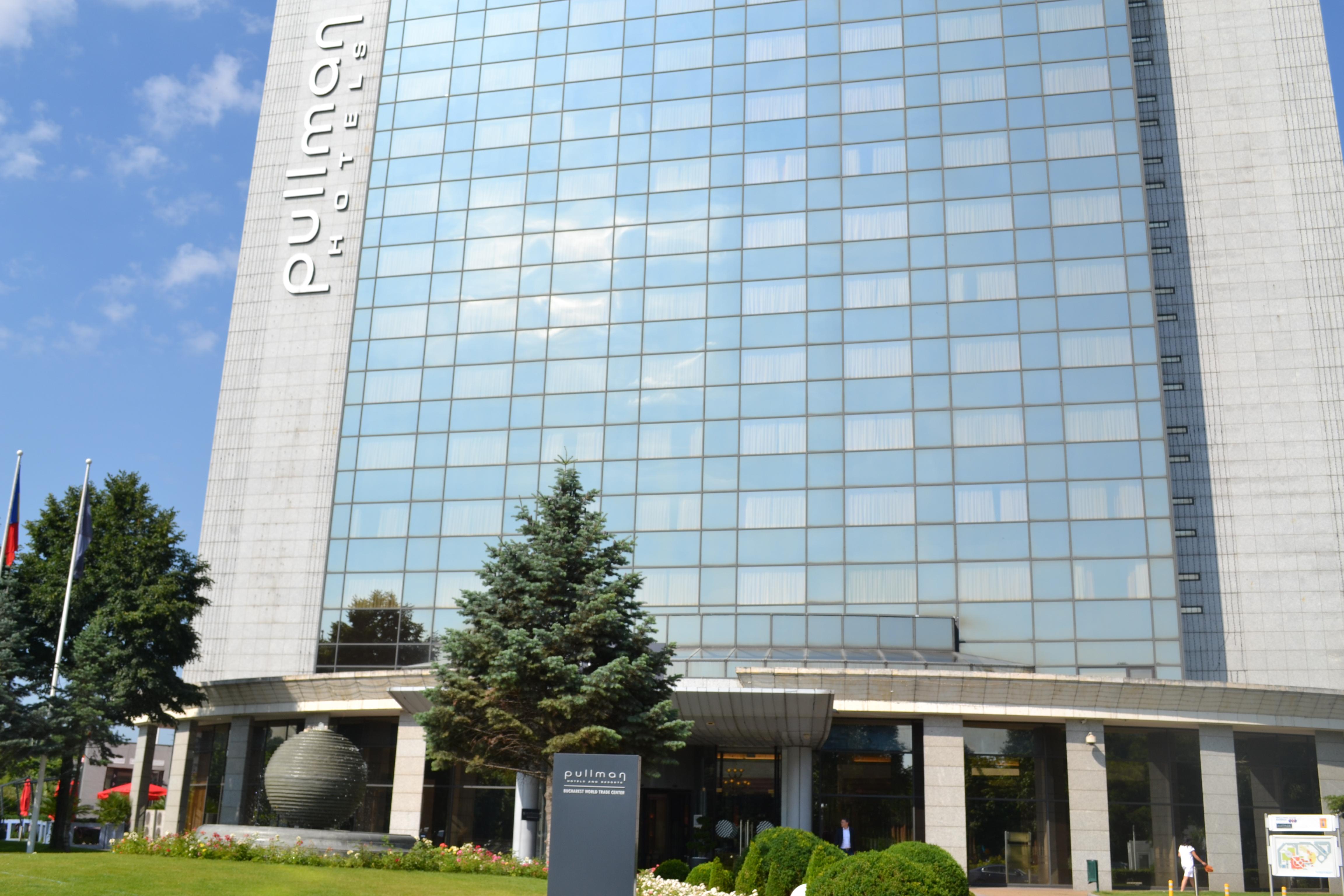 Pullman Bucharest World Trade Center Bucareste Exterior foto