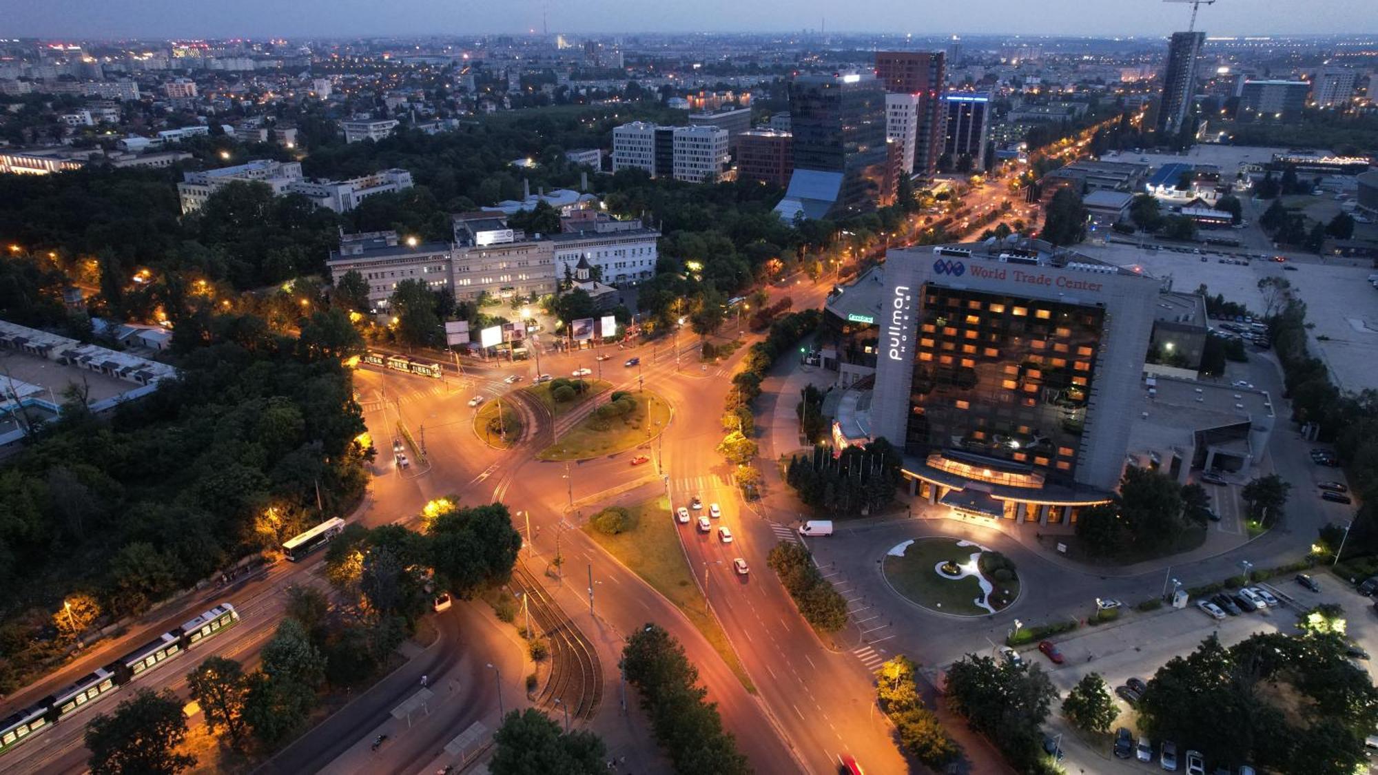 Pullman Bucharest World Trade Center Bucareste Exterior foto