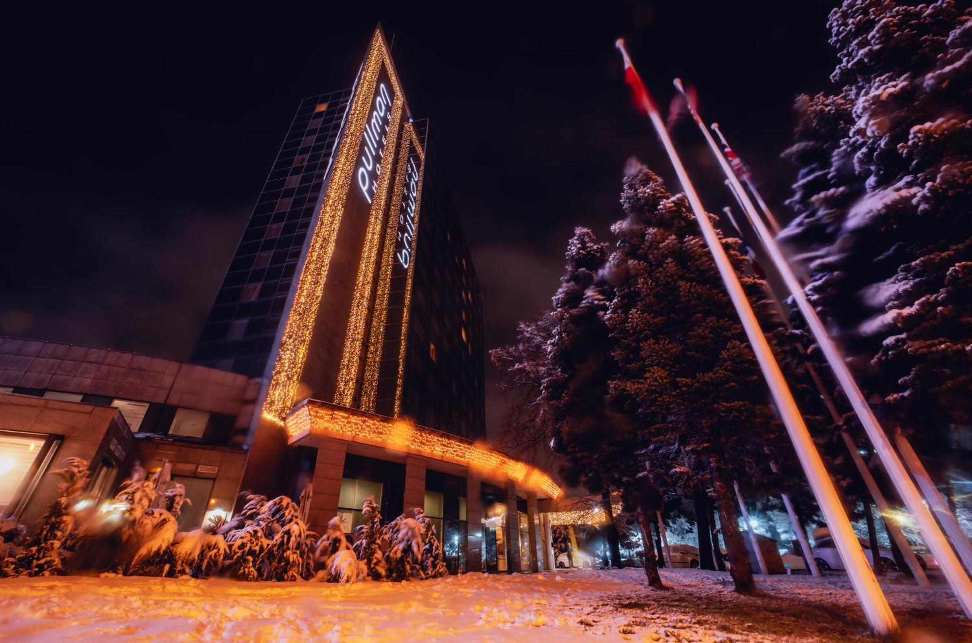 Pullman Bucharest World Trade Center Bucareste Exterior foto