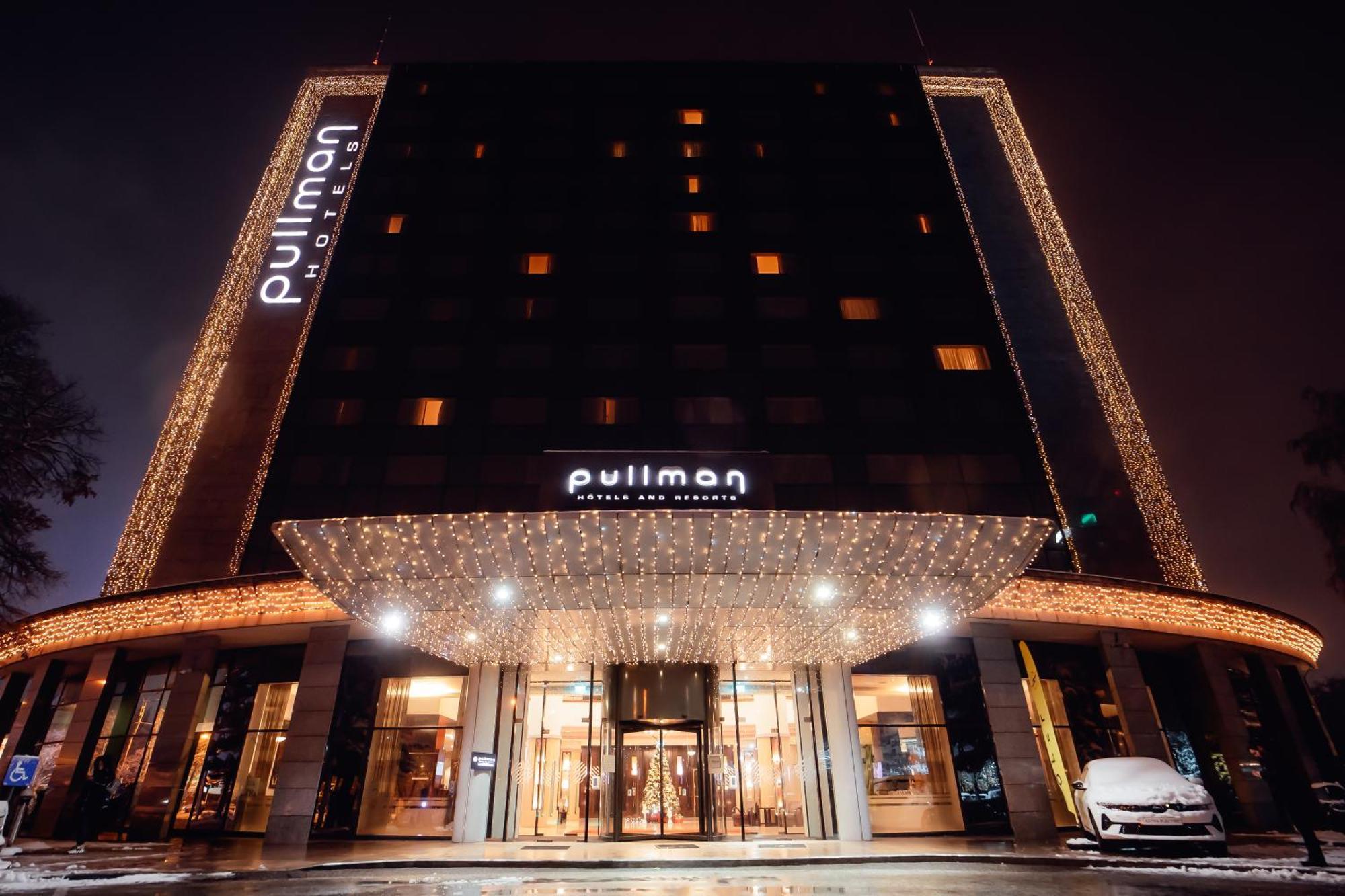 Pullman Bucharest World Trade Center Bucareste Exterior foto