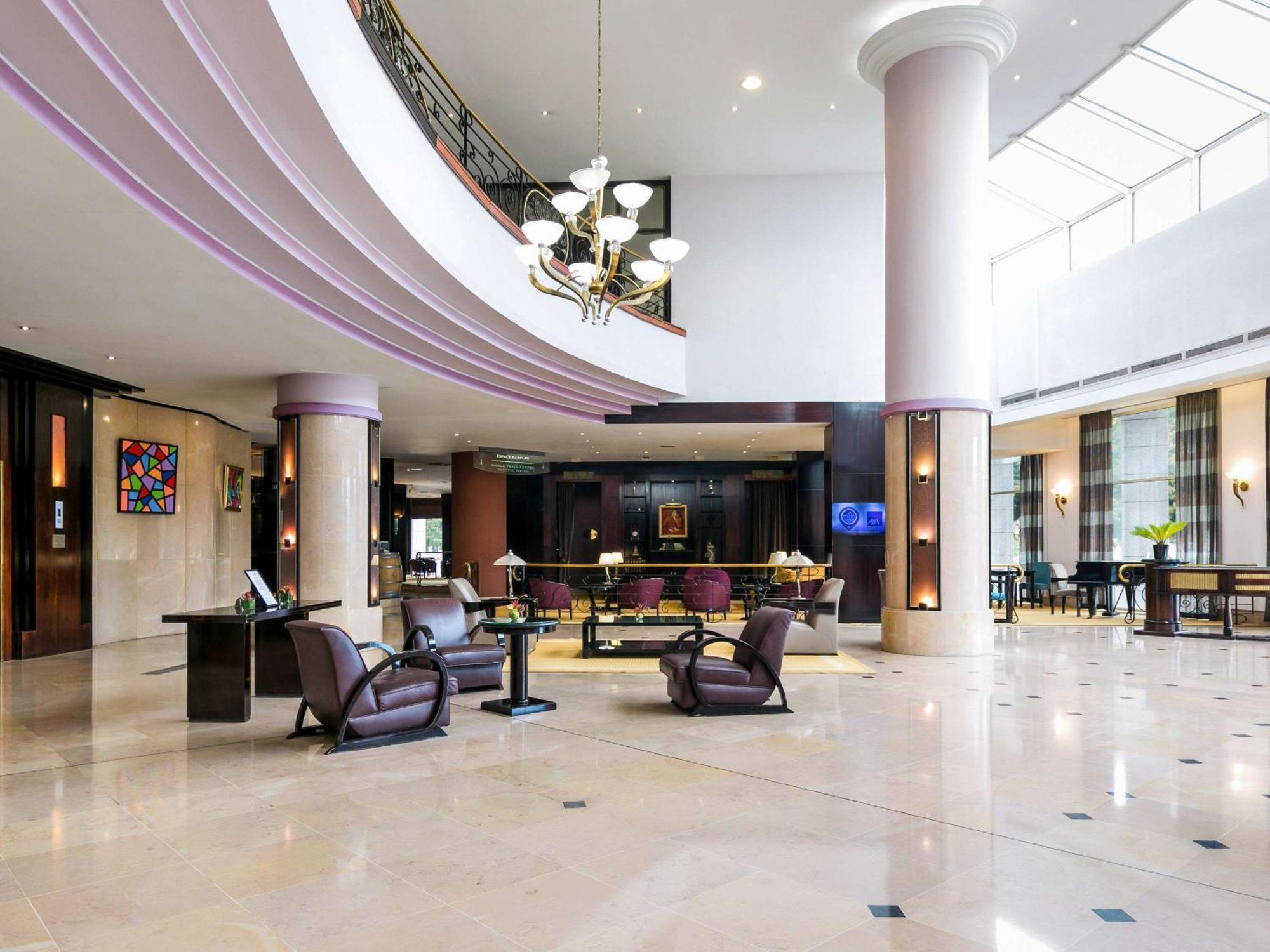 Pullman Bucharest World Trade Center Bucareste Exterior foto