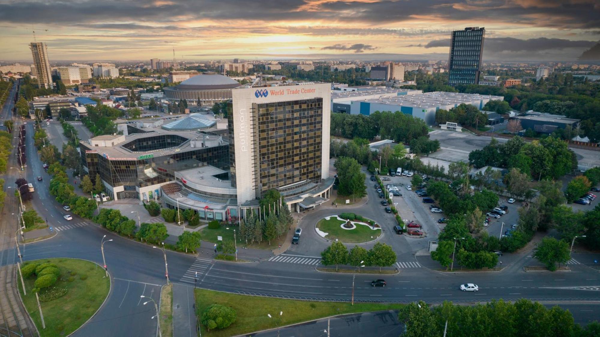 Pullman Bucharest World Trade Center Bucareste Exterior foto