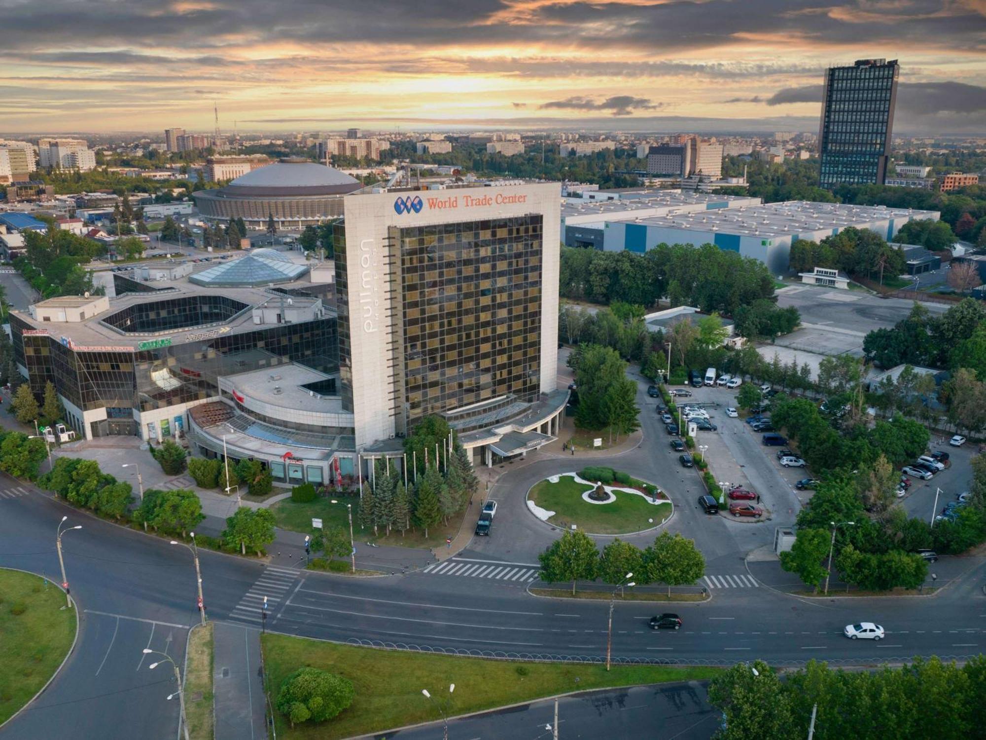 Pullman Bucharest World Trade Center Bucareste Exterior foto